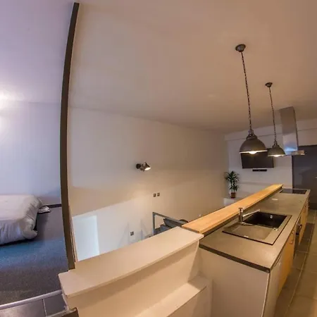 Joli Loft Atypique - Metro Valmy * Lyon