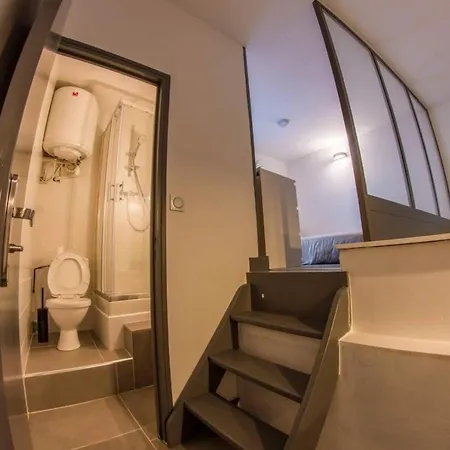 Joli Loft Atypique - Metro Valmy Apartment *